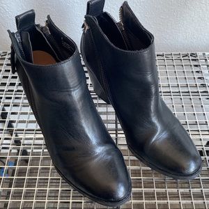 Dolce Vita DV Black Faux Leather Double Zip Ankle 3” Stack Heel Bootie Size 8